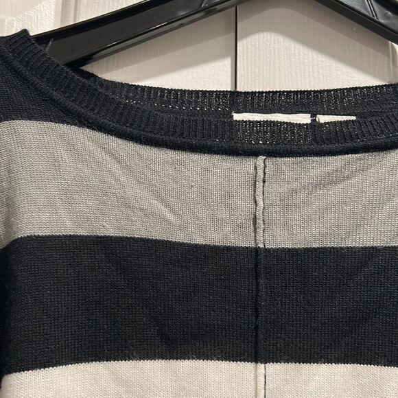 RD Style Striped Sweater, Size Medium - Picture 9 of 9